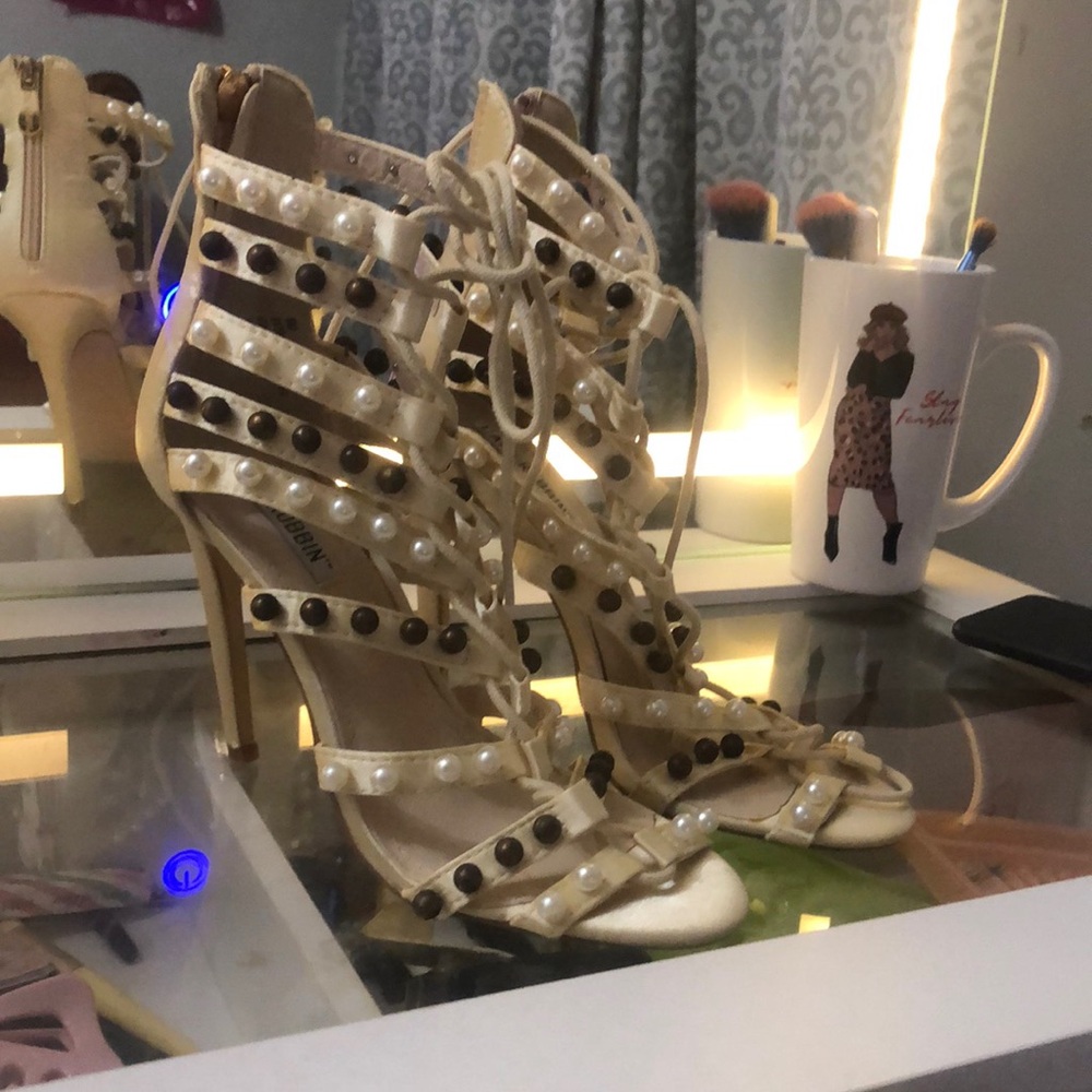 Heels - Picture 3 of 3
